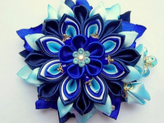 Um exemplo de uma flor azul da fita de Kazan