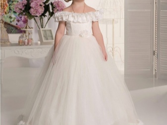Robe de mariée élégante et moelleuse avec épaules basses pour fille