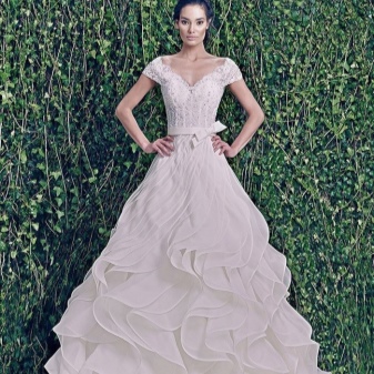 Robe de mariée avec draperie de ZUHAIR MURAD