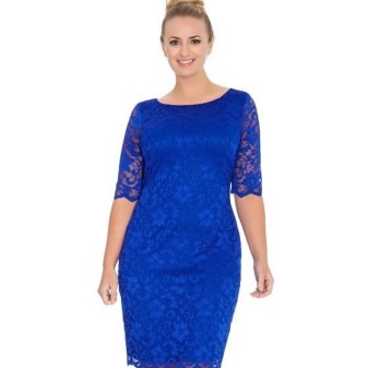 Robe fourreau en dentelle bleue brillante