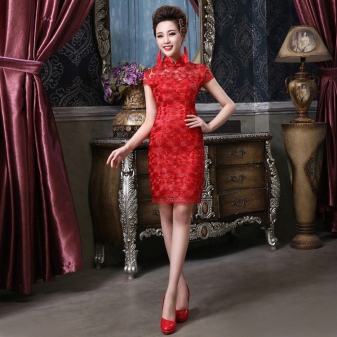 Élégante robe courte rouge