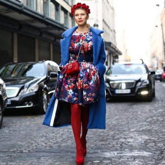Robe chaude et lumineuse avec imprimé floral