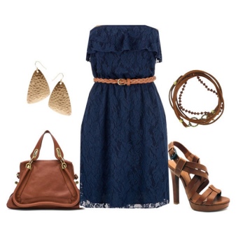 Robe en dentelle bleue avec accessoires marron