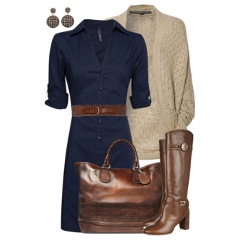 Bottes marron et sac à la robe bleue