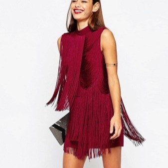 Robe bordeaux à franges