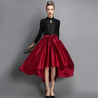 Jupe bordeaux avec noeud - look du soir