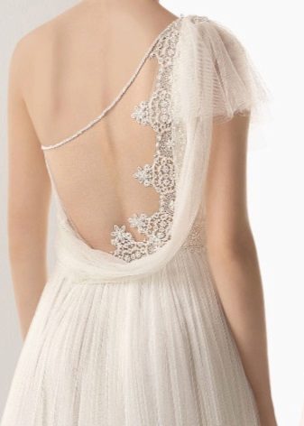 Robe de mariée en dentelle décolleté