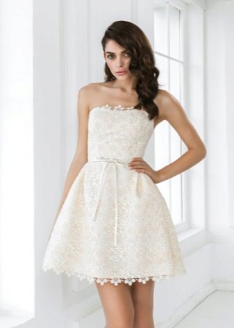 Robe de mariée en dentelle simple