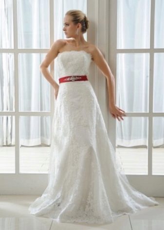 Robe de mariée sirène avec un noeud rouge