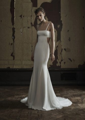 Robe de mariée droite avec des découpes