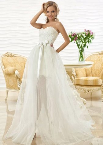 Robe de mariée courte avec un train amovible