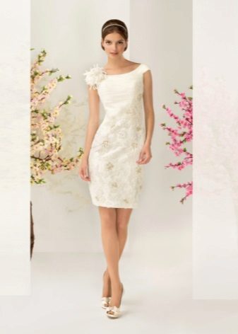 Robe de mariée courte avec jupe en dentelle