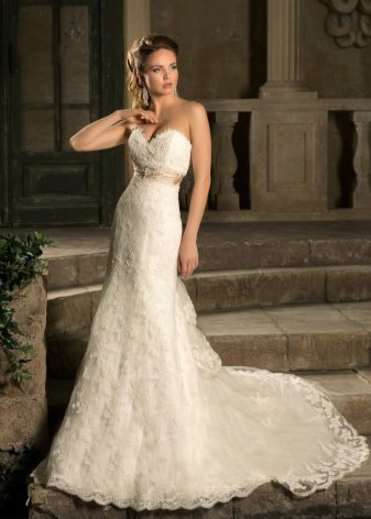 Robe de mariée en dentelle par Natalya Romanova