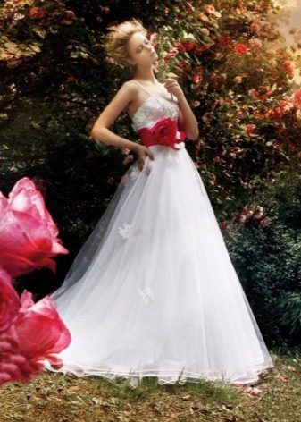 Robe de mariée magnifique de la hanche