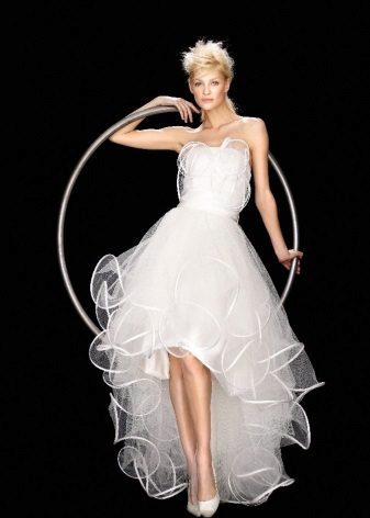 Robe de mariée courte avec train en tulle