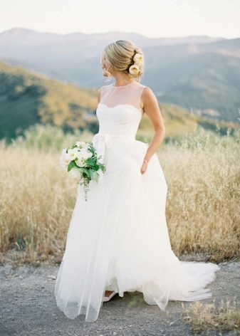 Robe de mariée rustique avec une jupe moelleuse