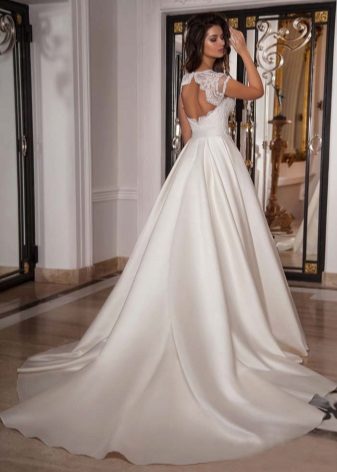 Robe de mariée avec train en soie