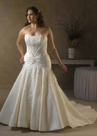 Robe de mariée avec draperie horizontale