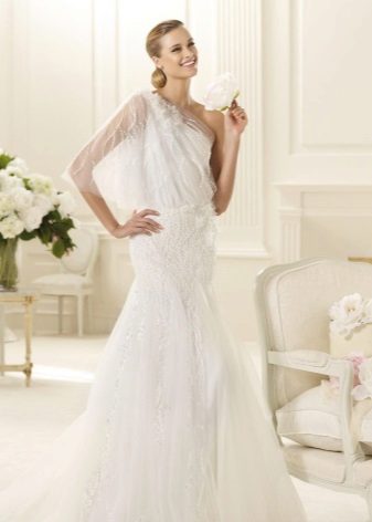 Robe de mariée une épaule avec manches