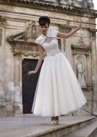 Robe de mariée avec un boléro
