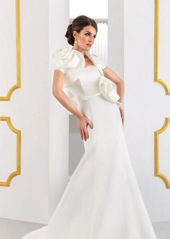 Robe de mariée avec un boléro