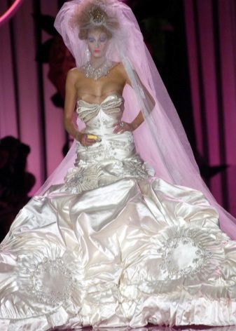 Robe de mariée effrayante de Christina Dior