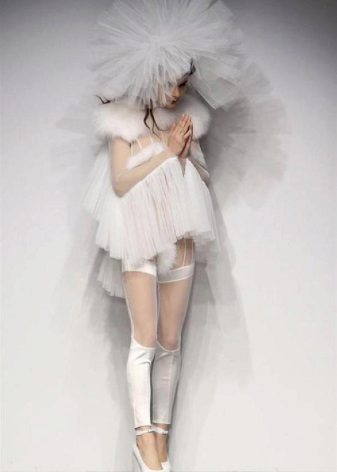 Robe courte effrayante avec un voile moelleux