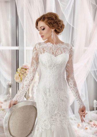 Robe de mariée fermée de dentelle