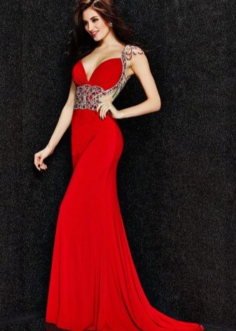 La robe de soirée de Angela & Alison est rouge