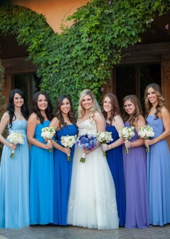 Robes bleues pour demoiselles d'honneur de différentes nuances