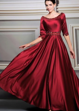 Bijoux pour robe de soirée bordeaux