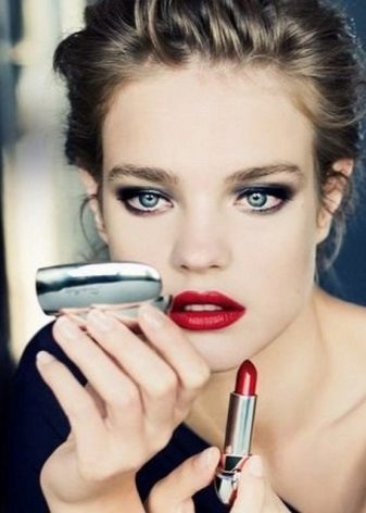 Maquillage pour la soirée robe noire