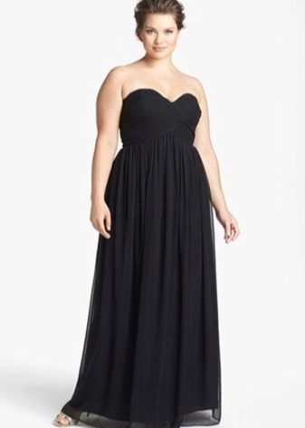 Robe noire du soir au sol pour les épaules ouvertes