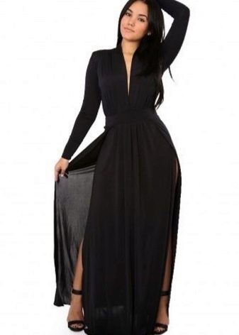 Robe de soirée noire pleine longueur avec une fente