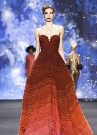 Robes de soirée du Naeem Khan avec un dégradé