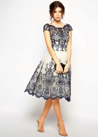 Robe de soirée en dentelle blanche et noire