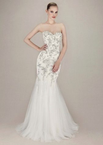 Robe de mariée avec broderies et perles