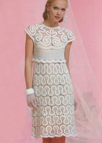Robe de mariée en dentelle tricotée à Bruges