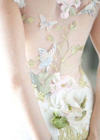 Robe de mariée blanche aux accents verts