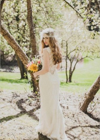 Robe de mariée blanche pour le type de couleur de printemps