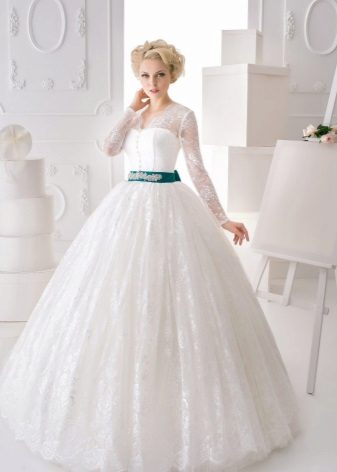 Robe de mariée ceinture bleue