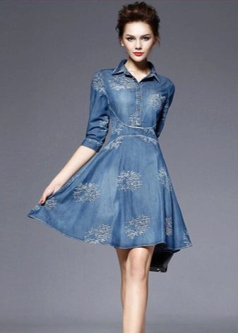 Robe en jean avec broderie