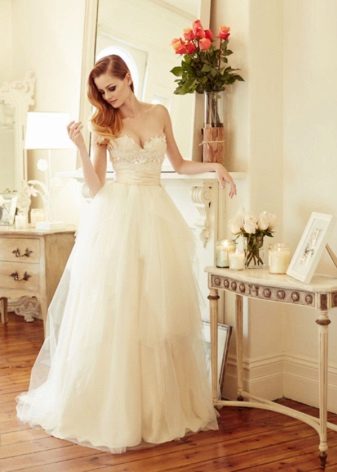 Robe de mariée en ivoire