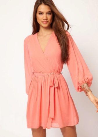 Robes de corail à manches