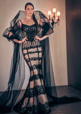 Robe de soirée avec une cape