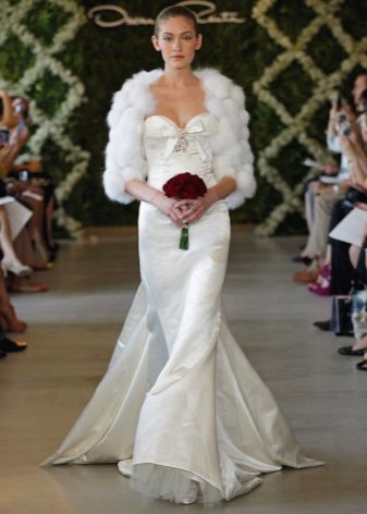 Cape en fourrure pour une robe de mariée