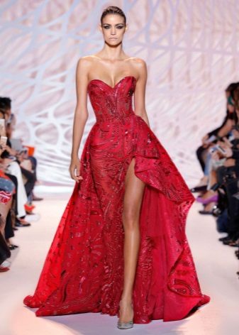 Belle robe framboise avec perles