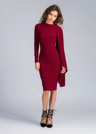 Robe couleur de vin longueur moyenne