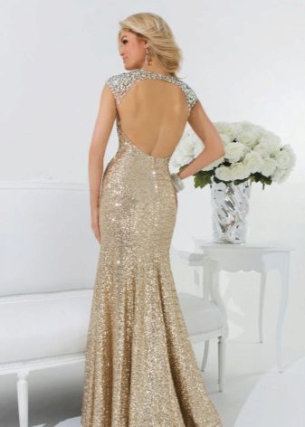 Robe dorée à dos ouvert