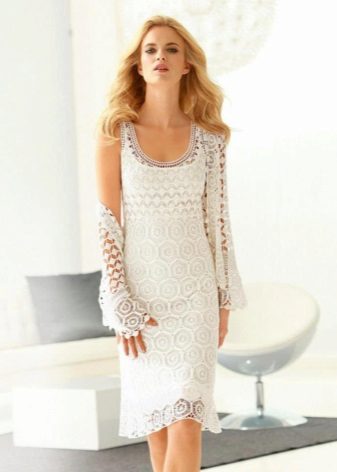 Robe de bal en maille blanche